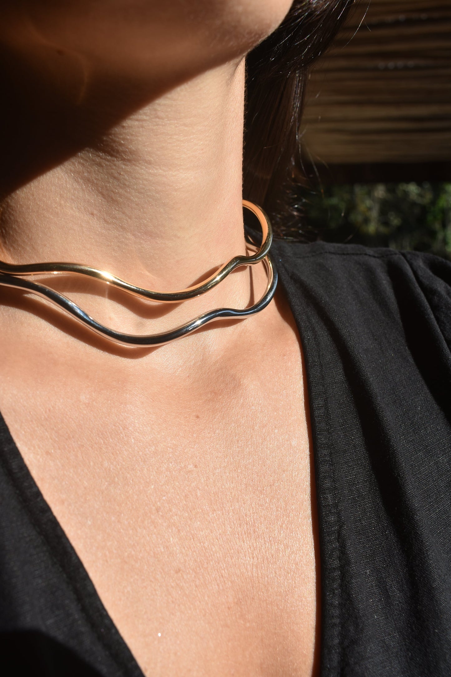 Colar choker ondas dourado